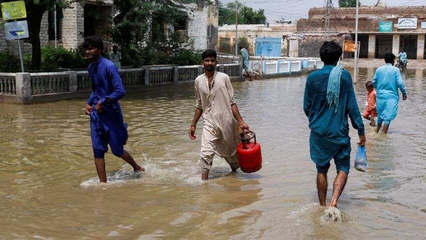 Pakistan flood: बाढ़ से बेहाल हुआ पाकिस्तान, महंगाई से जनता त्राहिमाम, भारत से मदद की उठी मांग