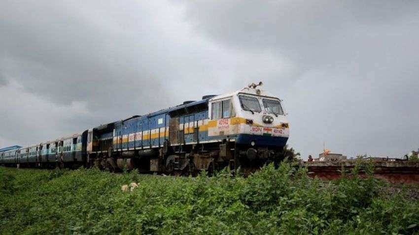 Indian Railways: रेलवे ने आज देशभर में कैंसिल कर दी ये 159 ट्रेनें, रिजर्वेशन करा लिया है तो यहां देखें स्टेटस