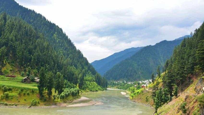 IRCTC Kashmir Tour Package: कश्मीर की हसीन वादियां घूमने का है मन, आईआरसीटीसी के इस पैकेज में मिलेंगे शानदार ऑफर्स