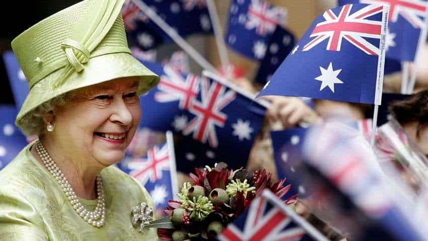 दुनिया भर की सैर करने वाली Queen Elizabeth के पास नहीं था खुद का पासपोर्ट, जानें इसकी दिलचस्प वजह