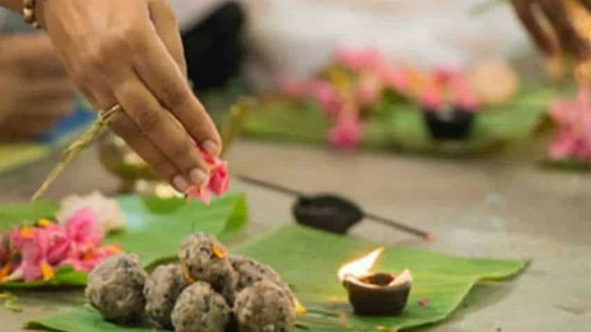 Pitru Paksha 2022: आज से श्राद्ध शुरू , जानें किन गलतियों से लगता है पितृ दोष, क्या है सही तिथि, शुभ मुहूर्त और श्राद्ध विधि