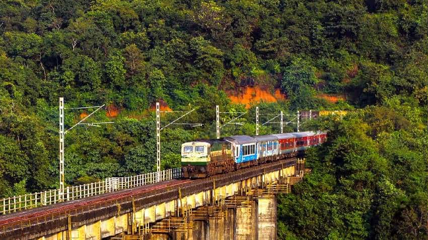 Indian Railways: परिवार के साथ त्योहार मनाने का है प्लान, रेलवे ने किए पुख्ता इंतजाम, ट्रेन में मिलेगी कन्फर्म सीट