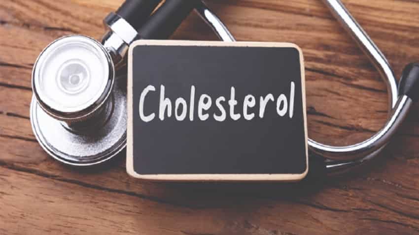 Hypercholesterolemia:  हार्ट अटैक का जोखिम बढ़ा देता है हाइपरकोलेस्ट्रोलेमिया, ये लक्षण दिखें तो फौरन हो जाएं सावधान!