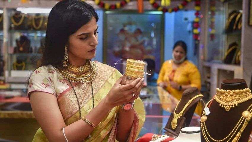 Gold Outlook Diwali 2022: पचास हजार के नीचे आने पर लपक लो सोना, दिवाली तक कहां पहुंच सकता है भाव?