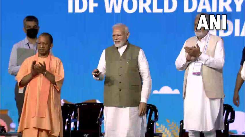 World Dairy Summit: विश्व डेयरी सम्मेलन का शुभारंभ, PM बोले- डेयरी सेक्टर की असली ताकत छोटे किसान