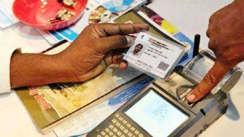 Aadhaar Card Photo: क्या आप भी अपने आधार की फोटो से हो गए हैं परेशान, सिर्फ 100 रुपये में हो जाएगा काम