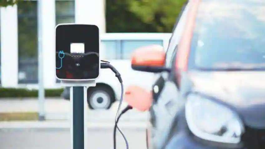 इलेक्ट्रिक व्हीकल्स को बढ़ावा देने के लिए सरकार का बड़ा फैसला, जल्द EV चार्जिंग स्थापित करने के लिए शुरू करेगी सब्सिडी