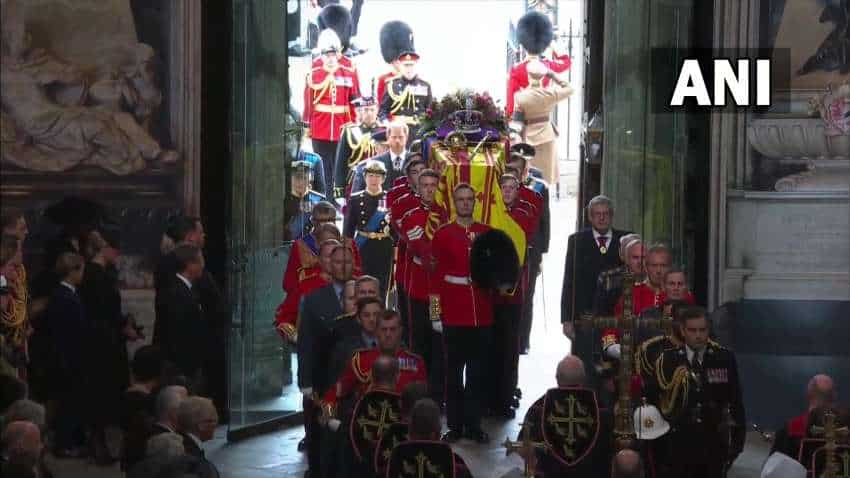 Queen Elizabeth Funeral: थोड़ी देर में महारानी का अंतिम संस्कार, वेस्टमिंस्टर एबे पहुंचा क्वीन एलिजाबेथ-II का ताबूत