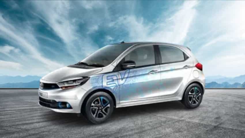 Tata Tiago EV: देश की सबसे सस्ती इलेक्ट्रिक कार इस दिन देगी दस्तक, लॉन्च से पहले जानिए 3 दमदार फीचर्स
