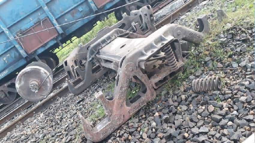 Rail Accident: बिहार से होकर गुजरने वाली कई ट्रेनें रद्द, कुछ के रूट में बदलाव, पढ़ें पूरी डिटेल्स