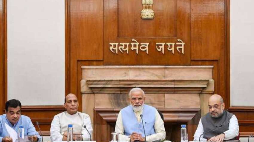 Cabinet Decision: मोदी कैबिनेट के 3 बड़े फैसले, महंगाई भत्ता बढ़ा, PMGKAY की डेडलाइन बढ़ी, रेलवे पुनर्विकास को भी मंजूरी