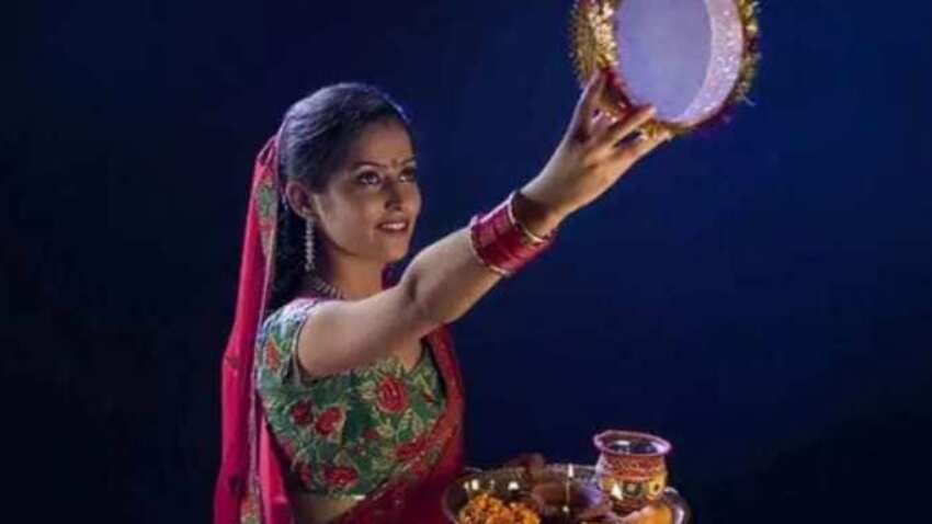 Karwa Chauth 2022: आज है सुहागिनों का त्‍योहार करवाचौथ, जानिए महत्‍व, पूजा विधि और आपके शहर में चंद्रोदय का समय