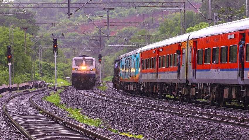 Indian Railways: वाराणसी से होकर आने-जाने वाली ट्रेनें रद्द, कई गाड़ियों के रूट में बदलाव, पढ़ें पूरी डिटेल्स