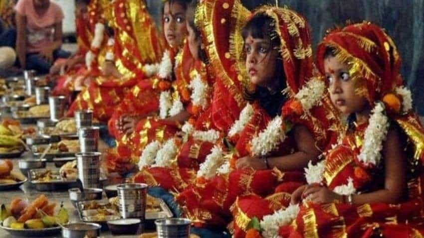 Maha Ashtami 2022: महाअष्टमी और नवमी पर कन्या पूजन से करें मां को प्रसन्न, जानें क्या है शुभ मुहूर्त और पूजा की विधि