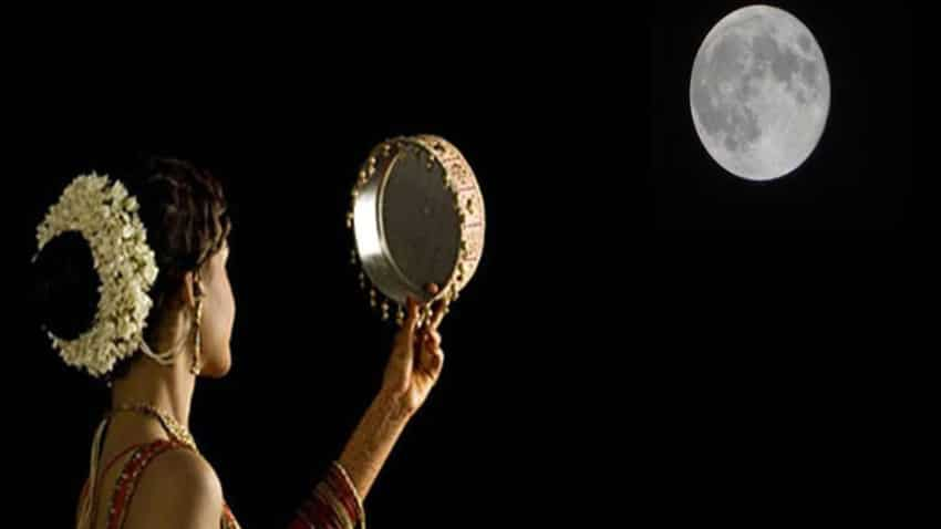 Karwa Chauth 2022: बारिश और बादलों के कारण नहीं हो सके चांद के दर्शन, तो कैसे पूरा होगा सुहागिनों का ये व्रत ? 