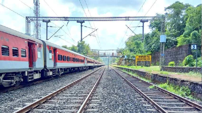 Indian Railways: उत्तर प्रदेश से होकर गुजरने वाली कई ट्रेनें रद्द, आफत में फंसने से पहले चेक कर लें लिस्ट