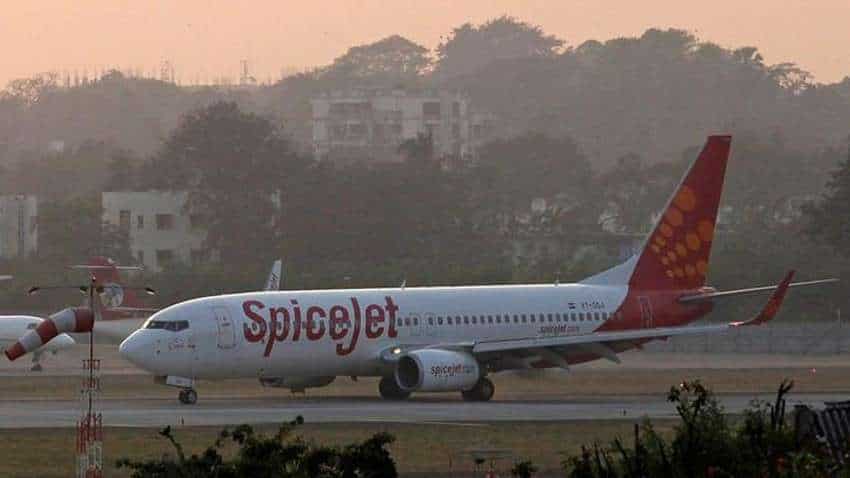गोवा से हैदराबाद जा रही SpiceJet की फ्लाइट में कॉकपिट और केबिन से निकला धुंआ, हवा में अटक गई 86 पैसेंजर की सांसे, फिर...