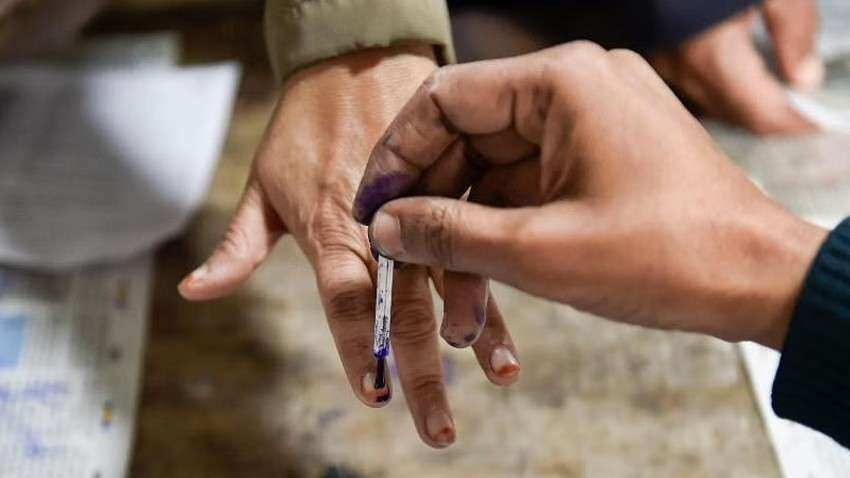 गुजरात और हिमाचल प्रदेश में चुनावी तैयारियां हुई तेज, इलेक्शन कमीशन आज कर सकता है तारीखों का ऐलान