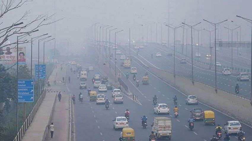 Delhi pollution: दिवाली से पहले ही दिल्ली की हवा में घुला जहर, कई जगहों पर AQI का लेवल 'खराब'