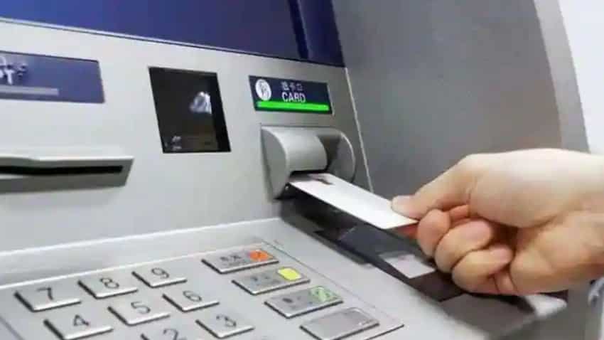हर ATM कार्ड पर मिलता कॉम्‍प्‍लीमेंट्री इंश्‍योरेंस कवर, क्‍लेम देने में बैंक करे आनाकानी, तो यहां करें शिकायत