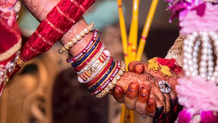 शादी की चाहत रखने वालों के लिए कमाल है केंद्र सरकार की ये स्कीम, इंटरकास्ट मैरिज करने पर मिलते हैं 2.5 लाख रुपए