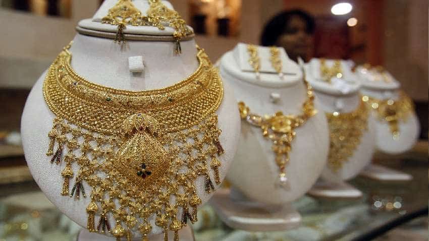 Buying Gold on Dhanteras: धनतेरस पर सोना खरीदते वक्त इन 3 बातों का रखें खास ध्यान, नहीं होगी धोखाधड़ी