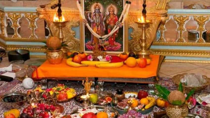 Diwali 2022: दिवाली के मौके पर मां लक्ष्मी की पूजा करते समय सामग्री में इन चीज़ों को जरूर करें शामिल- ये है लिस्ट