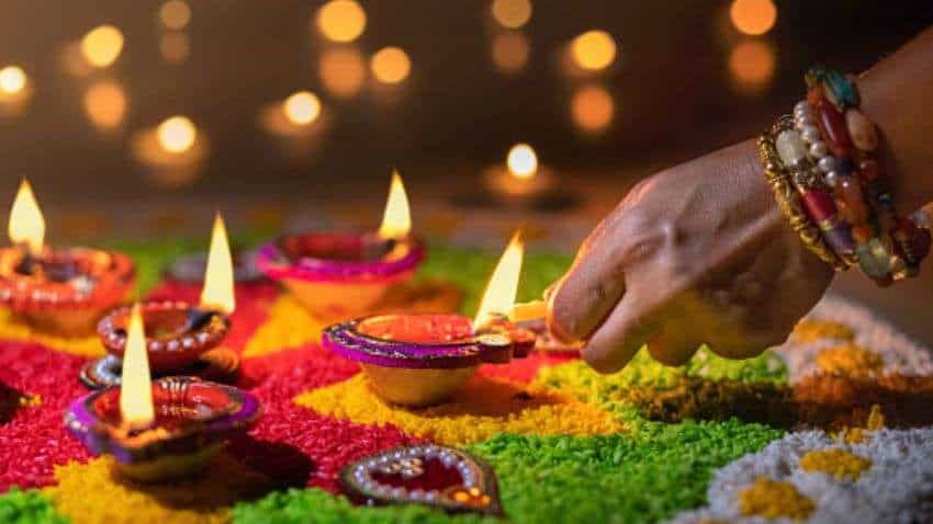 Diwali 2022: दिवाली पर मां लक्ष्मी की पूजा करते समय इन बातों का रखें विशेष ख्याल, बनी रहेगी घर में बरकत
