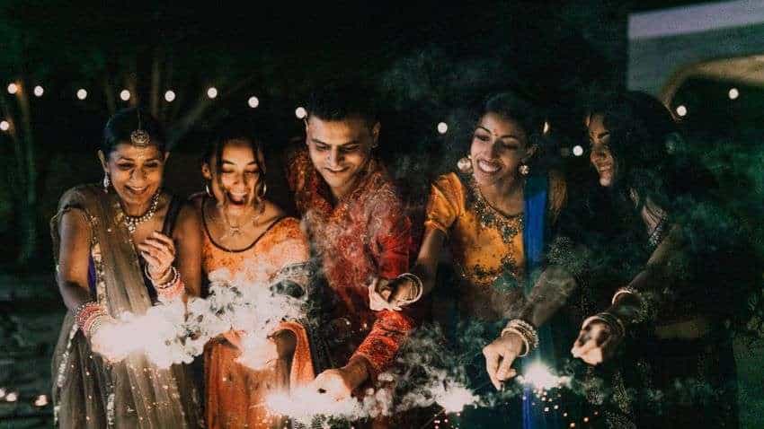 Diwali Clicks 2022: दिवाली की रात स्मार्टफोन से क्लिक करनी हों जानदार फोटोज़ तो जरूर याद रखें ये 7 टिप्स