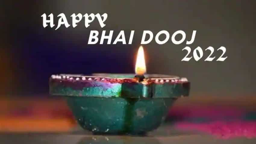 Bhai Dooj Wishes 2022: भाई दूज पर अपने भाई-बहन को ये मैसेज भेजकर रिश्‍तों में घोलें प्‍यार की मिठास