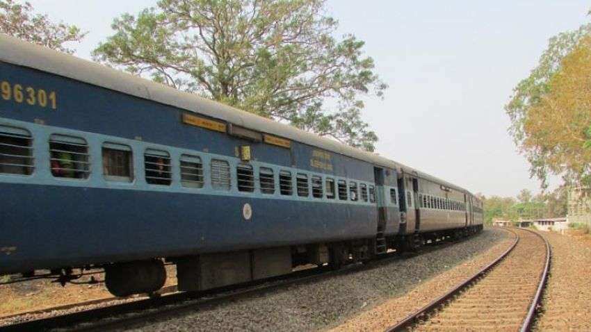 Train Cancelled: आज भी नहीं चलेंगी ये 94 ट्रेनें, रेलवे ने कर दिया कैंसिल, यहां चेक कर लें पूरी लिस्ट