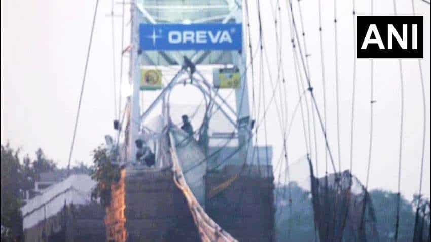 Morbi bridge collapse: दीवार घड़ी बनाने वाले  OREVA Group को मोरबी पुल की मरम्मत का ठेका कैसे मिला? लगे हैं ये आरोप