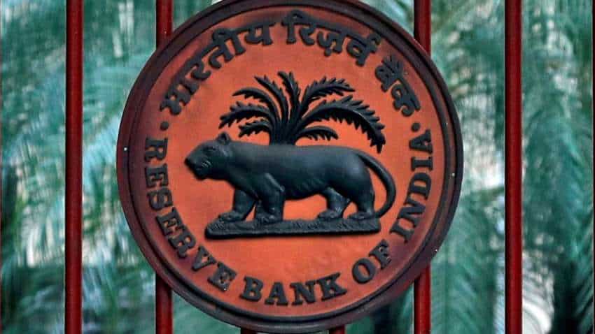 भारतीय रिजर्व बैंक ने Vakrangee, LIC Housing समेत इन बैंकों पर लगाया भारी जुर्माना, जानिए क्या है मामला