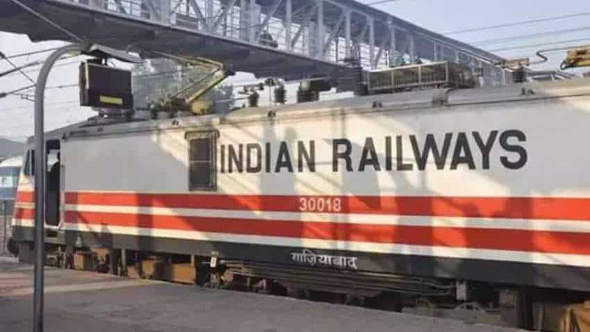 Indian Railway अपने यात्रियों को देती है सिर्फ ₹1 में Insurance, मिलती है ₹10 लाख तक की फाइनेंशियल हेल्प 