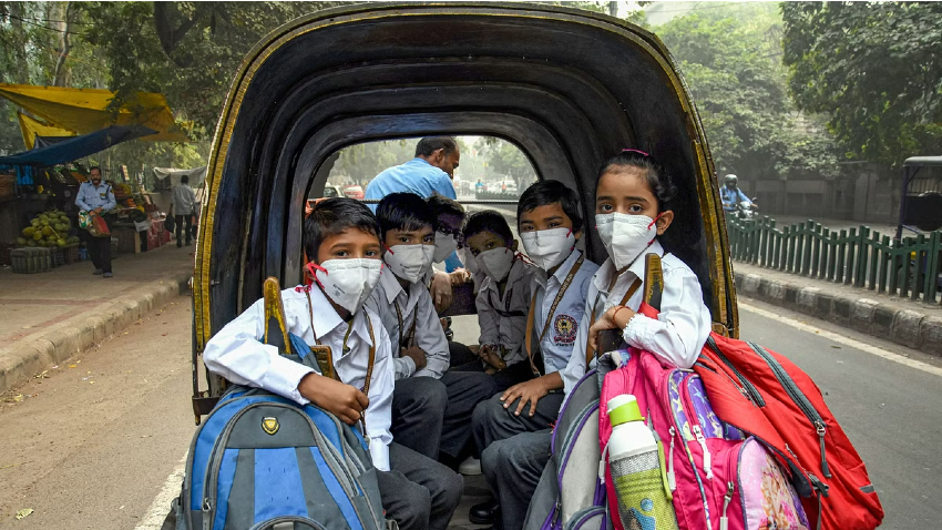 Delhi Air Pollution: जहरीली हवा में सांस लेना हुआ मुश्किल, यहां जानिए पॉल्यूशन से बचने का उपाय