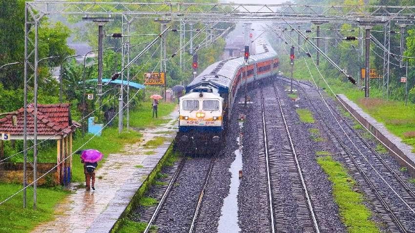 Indian Railways: झारखंड से होकर गुजरने वाली कई ट्रेनें रद्द, रास्ते में घंटों रोक कर चलाई जाएंगी ये गाड़ियां, पढ़ें पूरी डिटेल्स