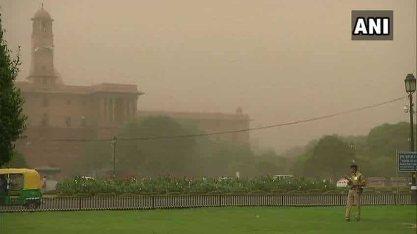 Delhi Air Pollution: दिल्लीवालों को जहरीली हवा से कोई राहत नहीं, बेहद खराब श्रेणी में पहुंचा AQI, इस हफ्ते 3 डिग्री तक गिर सकता है पारा