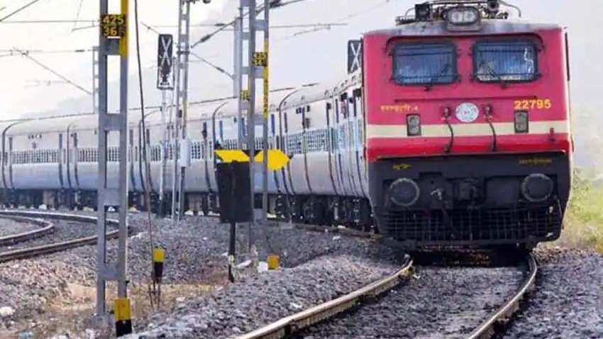 Railway Recruitment 2022: रेलवे में 2521 अप्रेंटिस जॉब्‍स के लिए करें अप्‍लाई; चेक करें एलिजिबिलिटी, अप्‍लीकेशन फीस, सैलरी डीटेल 