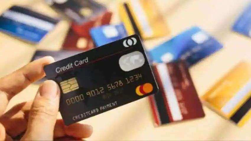 Credit Card Default: आपकी एक लापरवाही से डिफॉल्ट हो सकता है क्रेडिट कार्ड, भुगतना पड़ेगा भारी नुकसान