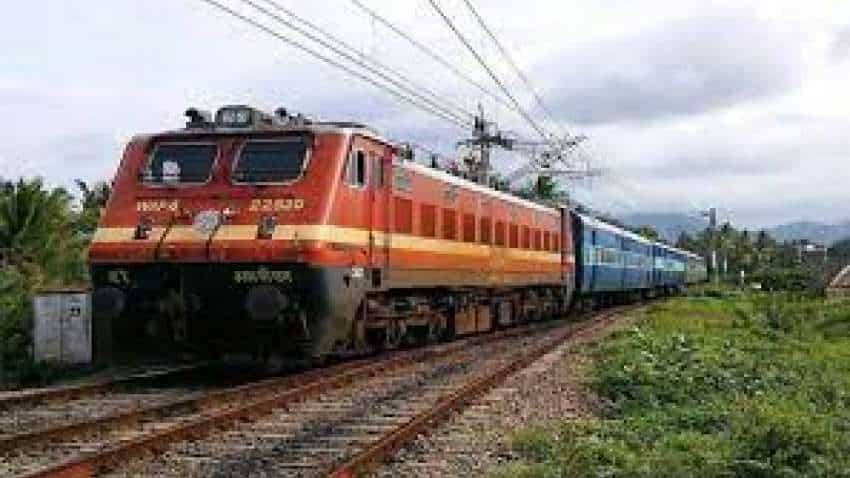 Indian Railways Rules: सिर्फ Platform Ticket से भी कर सकते हैं यात्रा, जानें रेलवे का खास नियम