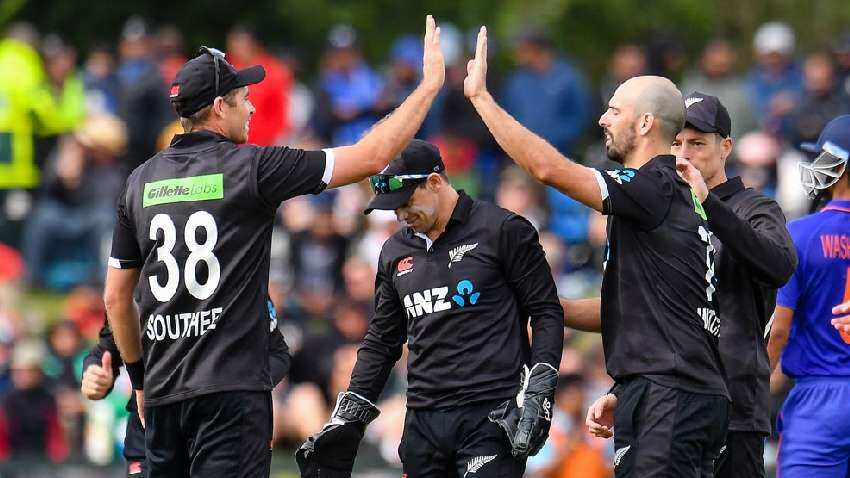 IND vs NZ 3rd ODI: न्यूजीलैंड के आगे शिखर धवन के धुरंधरों ने किया सरेंडर, सिर्फ 219 रन बनाकर ऑल आउट हुई टीम इंडिया