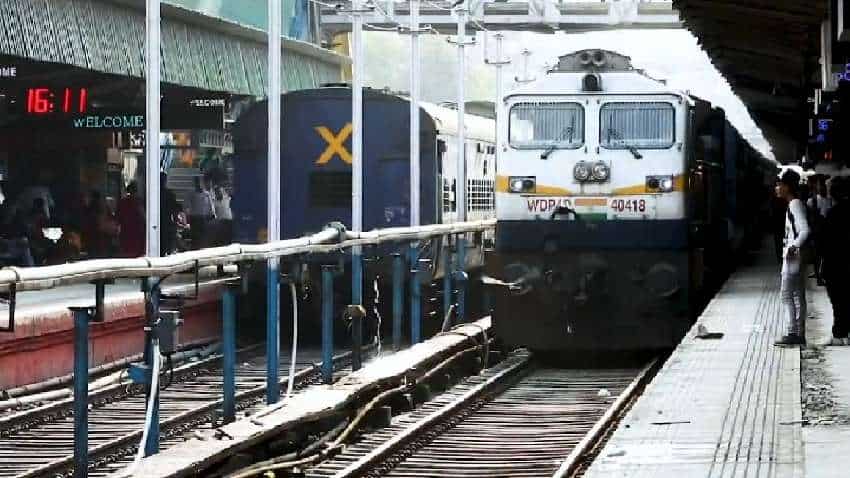 भारतीय रेल ने 8 महीने में यात्री किराये से कमाए 43,324 करोड़ रुपये, पिछले साल के मुकाबले इस साल 76% ज्यादा हुई कमाई
