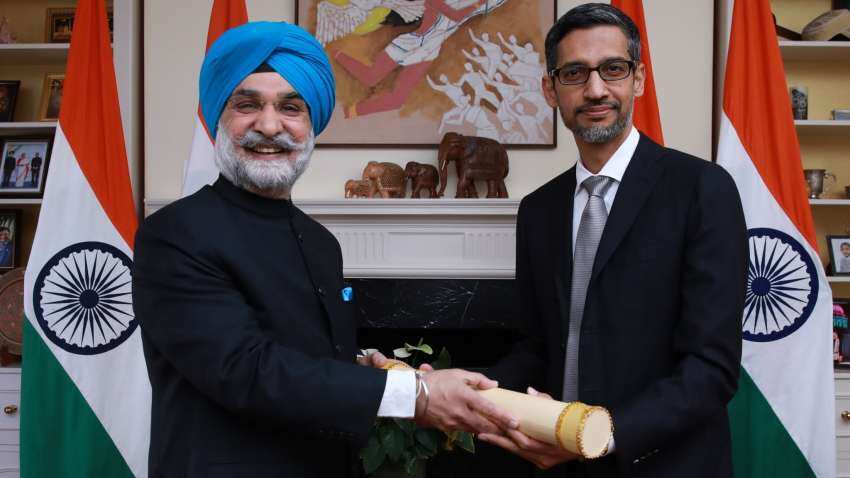 Google CEO सुंदर पिचाई पद्म भूषण से सम्मानित, अवार्ड लेते हुए भावुक, बोले- मैं भारत को अपने साथ लेकर चलता हूं