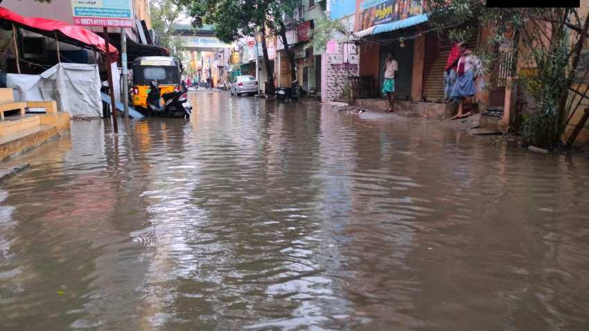 Cyclone Mandous: चक्रवाती तूफान मैंडूस ने मचाई तबाही, स्कूल-कॉलेजों में छुट्टी, रेड अलर्ट जारी