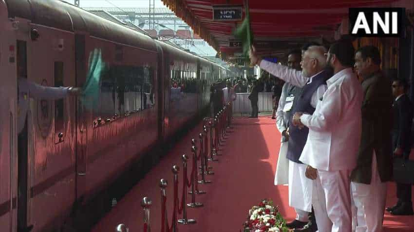 Vande bharat train: PM मोदी ने नागपुर-बिलासपुर वंदे भारत ट्रेन को दिखाई हरी झंडी, एकनाथ शिंदे भी रहे मौजूद 