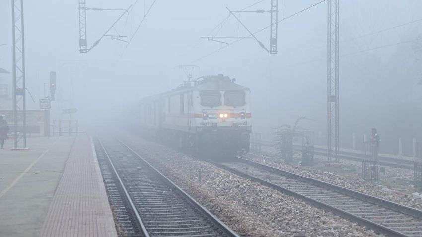 Train Cancel Today: सर्दियों में स्टेशन जाने के पहले अपनी ट्रेन का स्टेटस करें चेक, आज भी 200 से अधिक गाड़ियां हैं कैंसिल