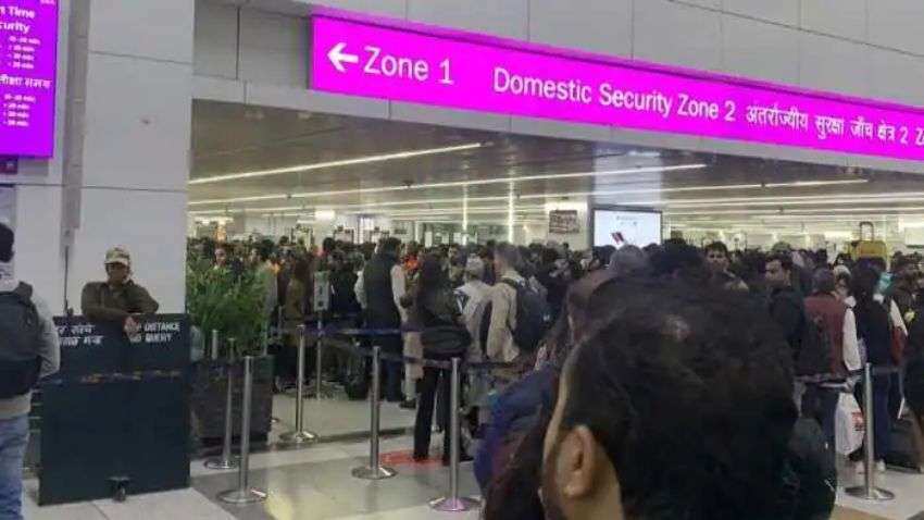 Delhi Airport पर अब नई मुसीबत! जल्दी पहुंच रहे यात्रियों से बढ़ रही भीड़, ऐसे मिल सकती है राहत