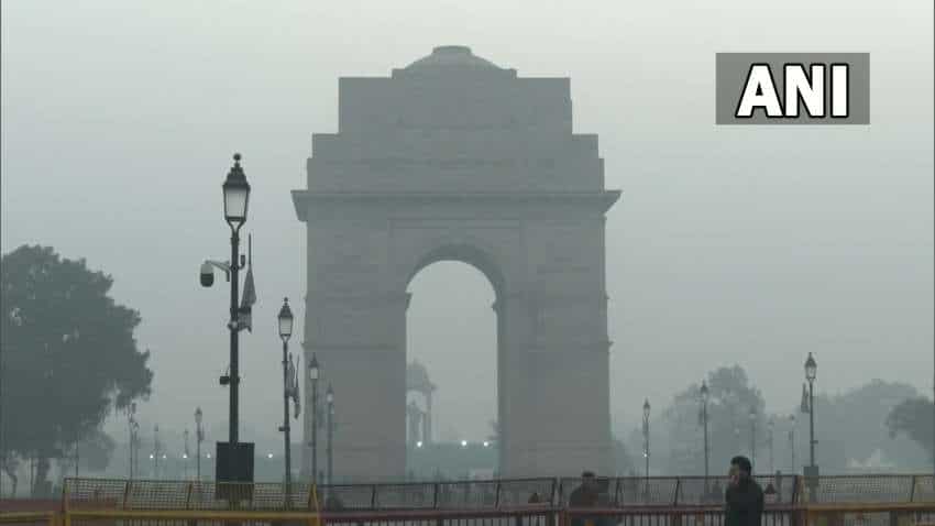 Delhi AQI Today: दिल्ली में जहरीली हवा का कहर जारी, सुबह का AQI 392 दर्ज, कई बीमारियों का खतरा