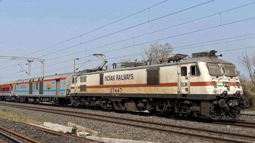 महाराष्ट्र, गुजरात के पैसेंजर्स की हो गई मौज! इन रूट्स पर विंटर स्पेशल ट्रेन चलाएगी रेलवे, यहां देखिए पूरा शेड्यूल