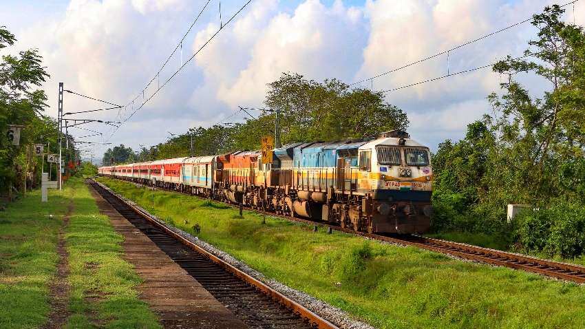 Indian Railways: बिहार और झारखंड की कई ट्रेनों के शेड्यूल में हुआ बड़ा बदलाव, चेक कर लें डीटेल्स